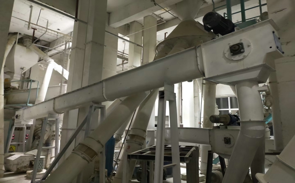 成套飼料加工機(jī)械在炎炎夏日應(yīng)該如何做到安全生產(chǎn)呢?