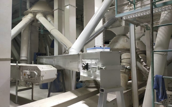 飼料機(jī)械設(shè)備一套多少錢?其開機(jī)試運(yùn)行又該如何進(jìn)行?