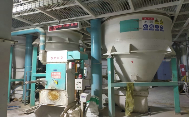 飼料廠機器設(shè)備價格多少錢?其在加工時需要進行水分調(diào)節(jié)嗎?