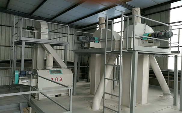 小型飼料機(jī)多少錢一臺(tái)?對(duì)其選擇的要點(diǎn)又有哪些呢?